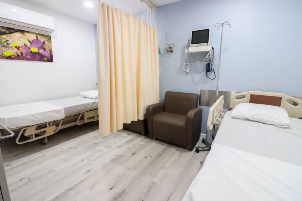 Dra. Erika Luzuriaga thumbnail 5